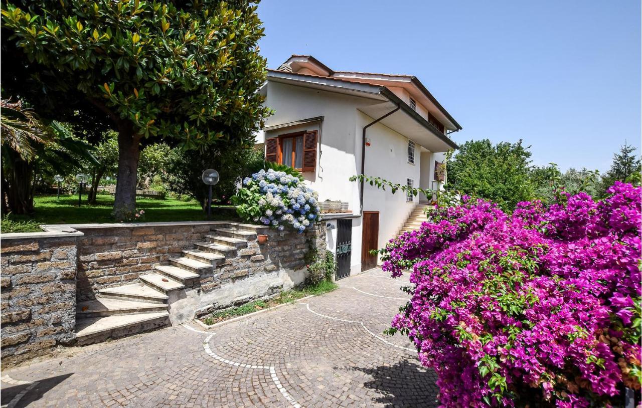 Cozy Home In Anguillara Sabazia With Kitchenette Buitenkant foto