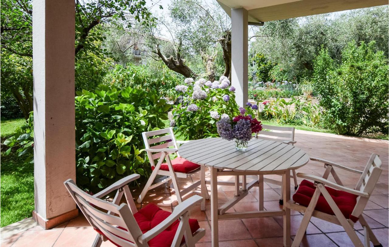 Cozy Home In Anguillara Sabazia With Kitchenette Buitenkant foto