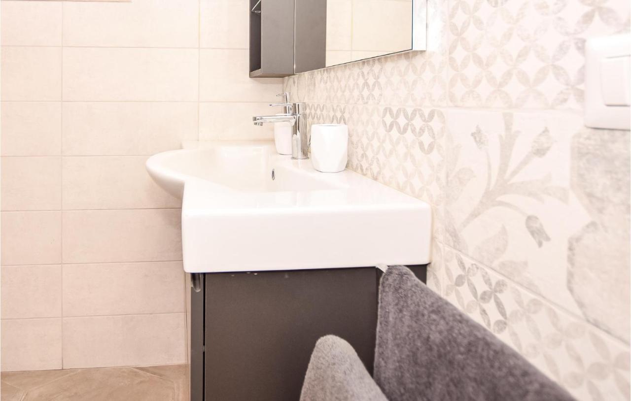 Cozy Home In Anguillara Sabazia With Kitchenette Buitenkant foto
