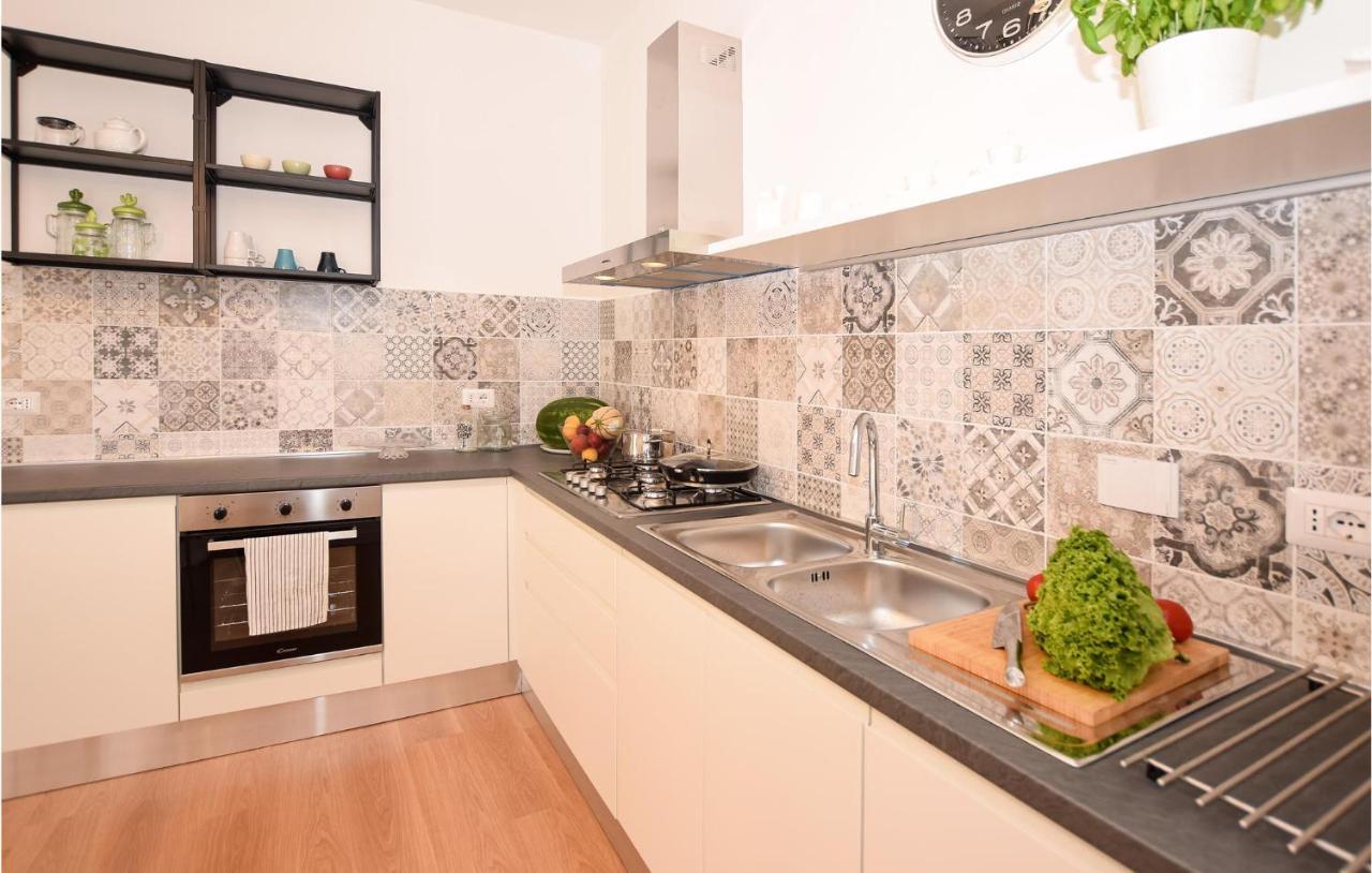 Cozy Home In Anguillara Sabazia With Kitchenette Buitenkant foto